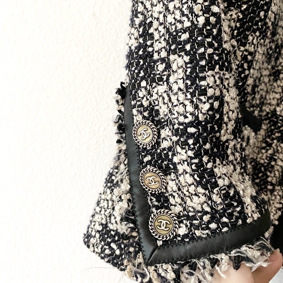 ❌NOW SOLD ❌Chanel runway 2005 fall tweed blazer - Picture 6 of 11